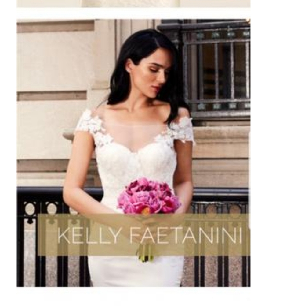 Kelly faetanini beautiful wedding dress.